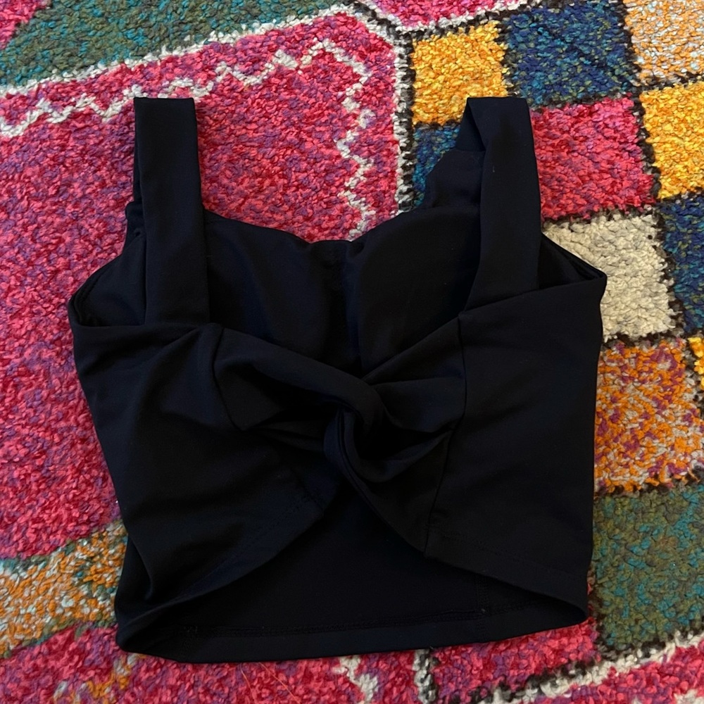 HALARA  In My Feels Padded Backless Twisted Workout Cropped Tank Top sz M